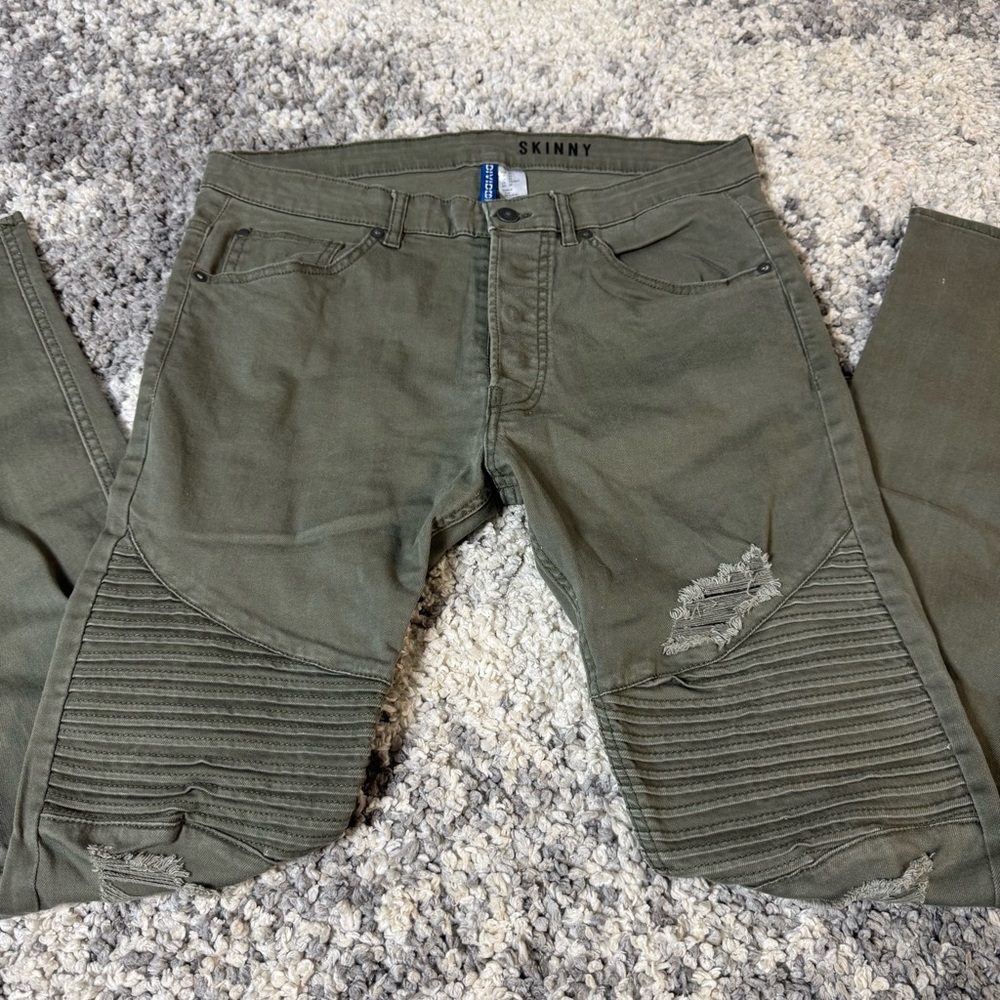 Divided by H&M, Men’s Skinny Fit Distressed Denim Jean Pants in Olive Green - Picture 3 of 9